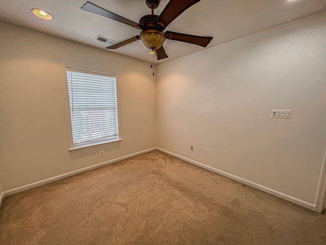 Building Photo - Huge 3 Bedroom 2.5 Bathroom Brick Townhome...