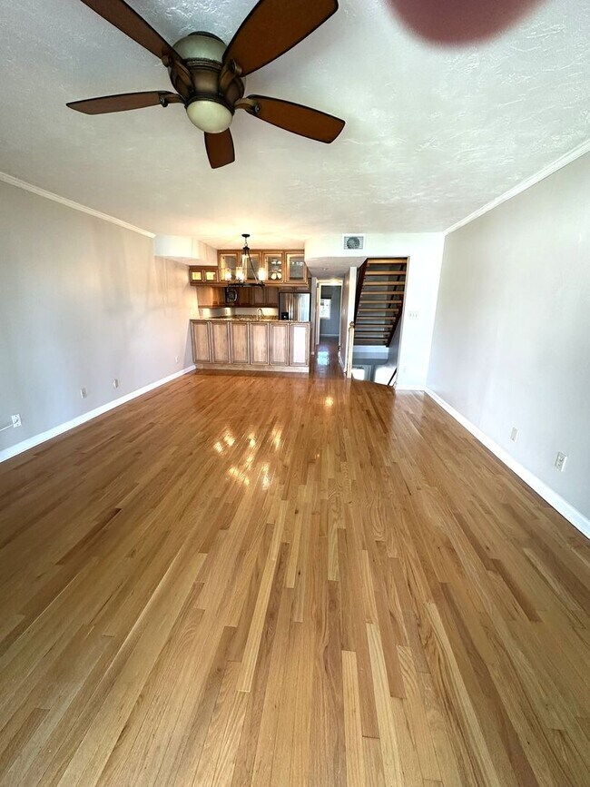 Building Photo - Tierra Verde WATERFRONT Annual Unfurn. 3BR 3BA 2 Car Tandem Garage Townhome w/SLIP