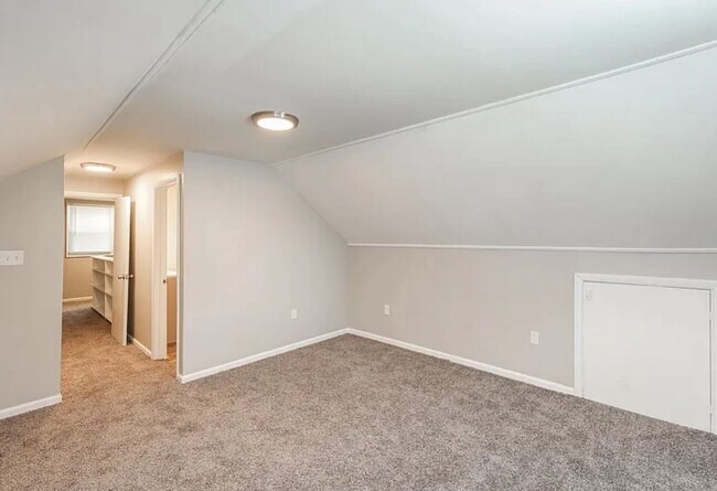 Building Photo - 144 Charlotte St