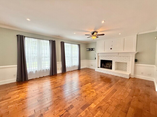 Building Photo - Luxurious 5BD, 4.5BA North Raleigh Home wi...