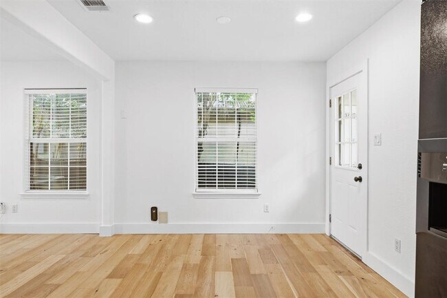 Building Photo - 6802 Villita Avenida