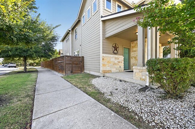 Building Photo - 5800 Baythorne Dr