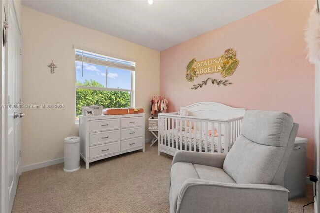 Building Photo - 377 E Palm Dr