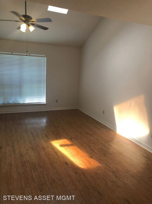 Building Photo - 1 br, 1 bath House - 3253 Eastwood Drive