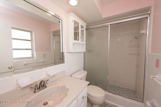 Building Photo - 508 Poinsettia Rd