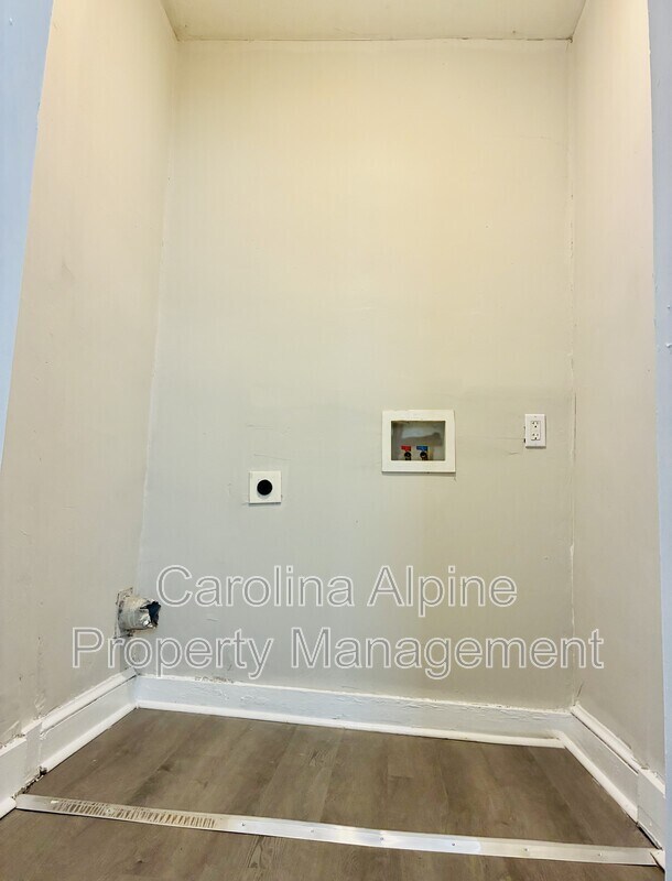 Building Photo - 2716 Mayfair Ave