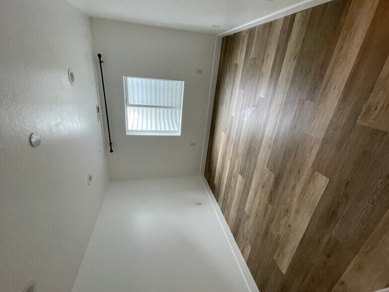 Building Photo - 8459 150 E