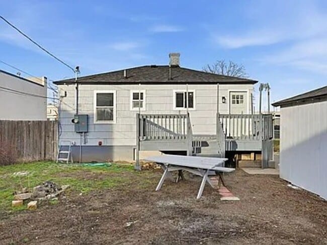 Building Photo - North Spokane 4 Bed, 2 Bath Single Family Home Available Now!