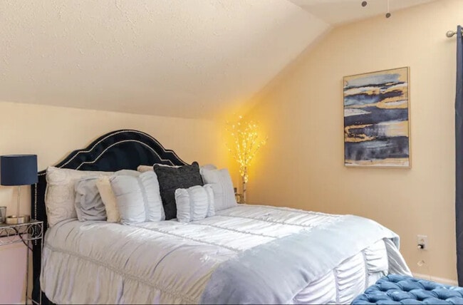 Building Photo - 901 Bordeaux Pl