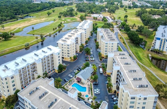 Building Photo - Updated 3 bedroom unit overlooking the Eas...