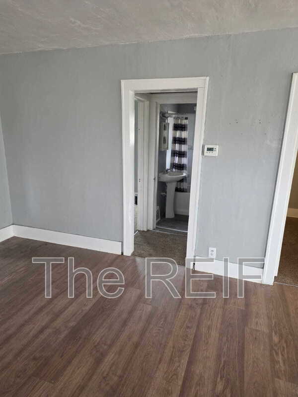 Building Photo - 1023 Barrie Ave