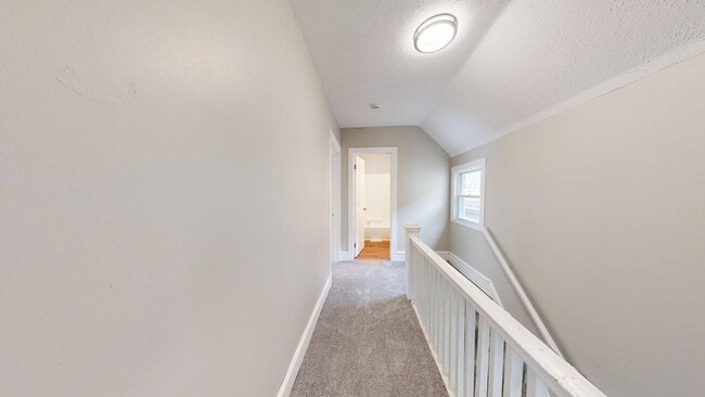 Building Photo - Madison/West Blvd neighborhood: 3 bedroom/...