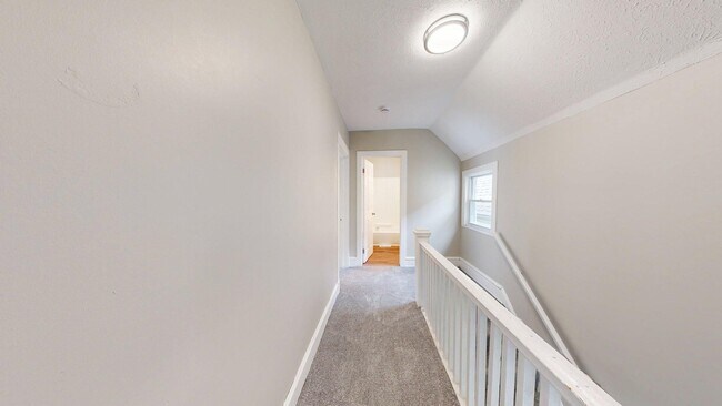 Building Photo - Madison/West Blvd neighborhood: 3 bedroom/1 bath single family home.