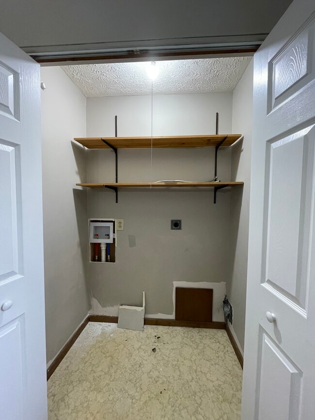 Building Photo - 1305 Camphill Way