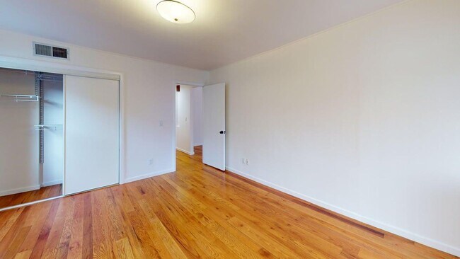 Building Photo - Sunny Greenbrae Single-Level with Pool + K...