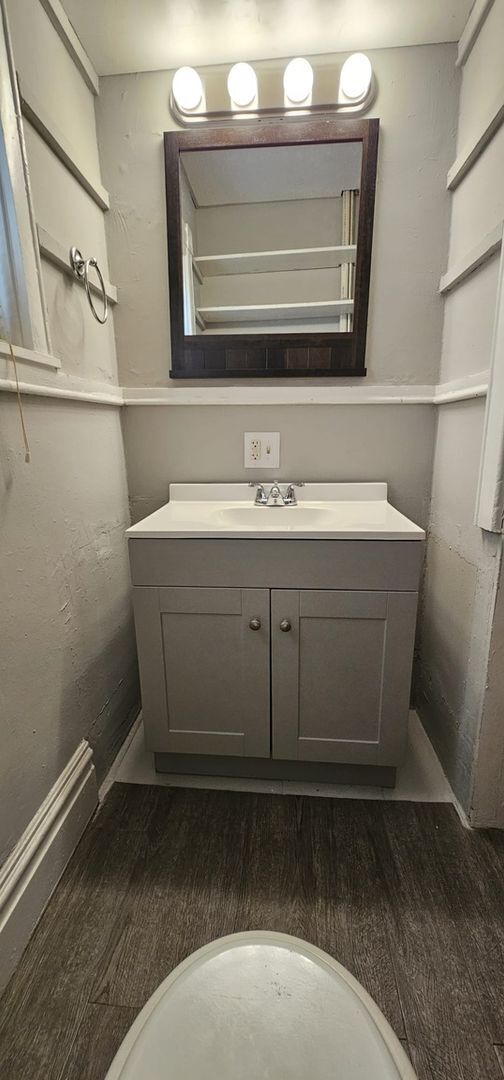 Building Photo - 602 E Ravine Ave