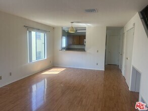 Building Photo - 8515 Saturn St