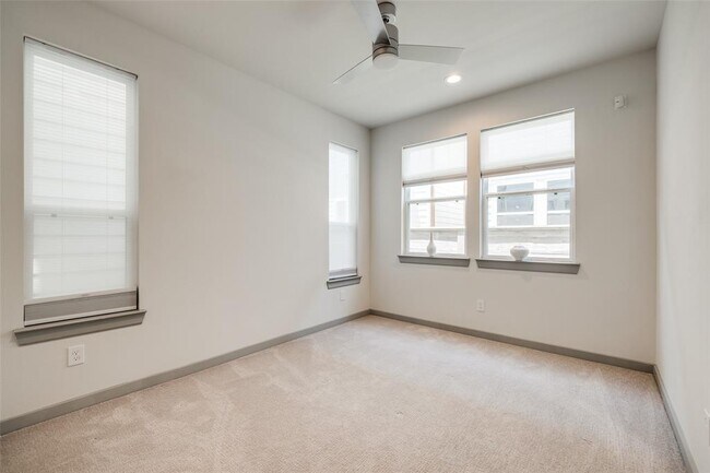 Building Photo - 749 Emile St