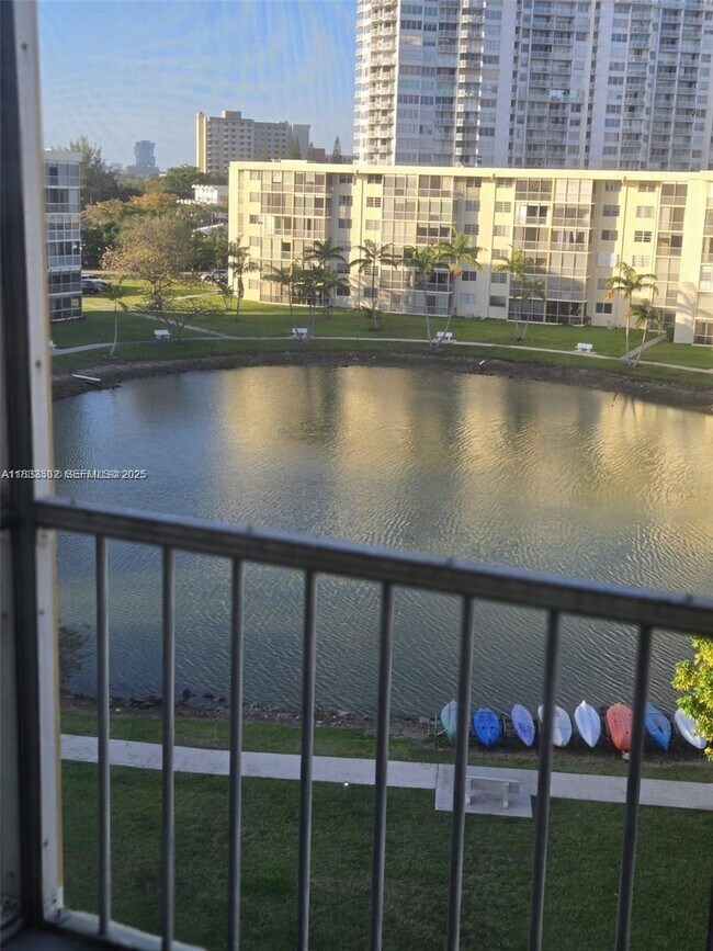 Building Photo - 2903 Point E Dr