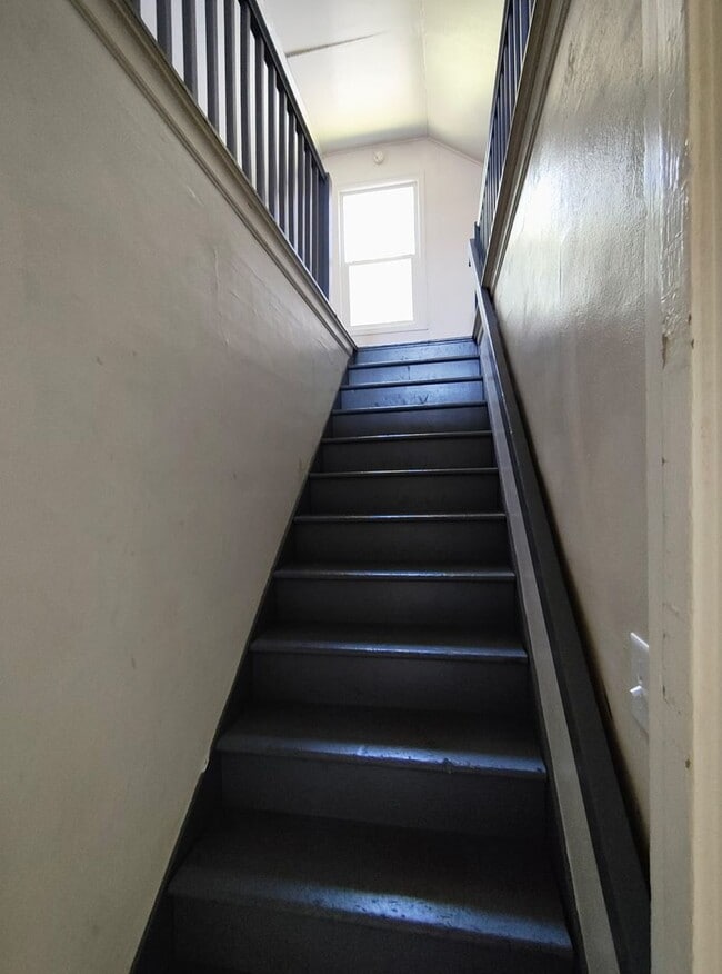 Building Photo - Adorable 2 Bedroom 1 Bath House With A Large Bonus Room