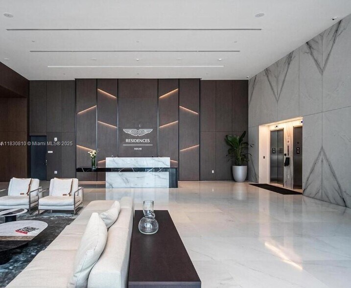 Building Photo - 300 Biscayne Boulevard Way