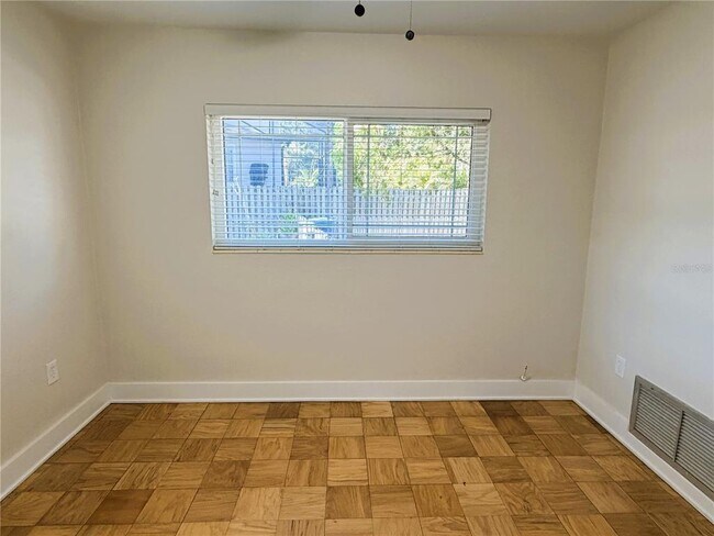 Building Photo - 4640 W Lamb Ave