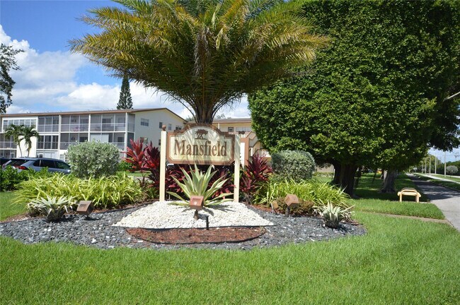 Building Photo - 144 Mansfield D