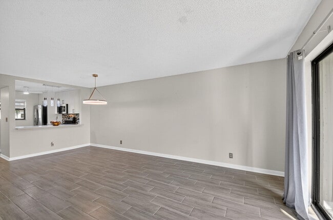 Building Photo - 7142 Golf Colony Ct