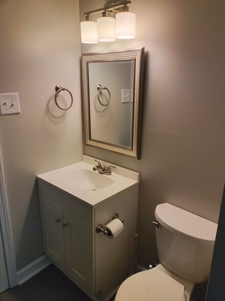 Building Photo - 6231 Lansford Dr