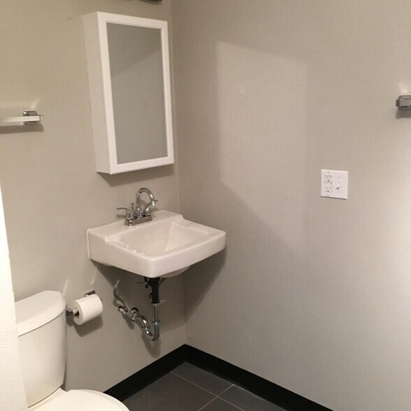 Bathroom - 4848 Garrison St
