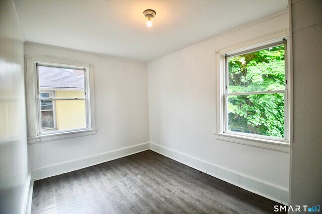 Building Photo - 407 East Ave