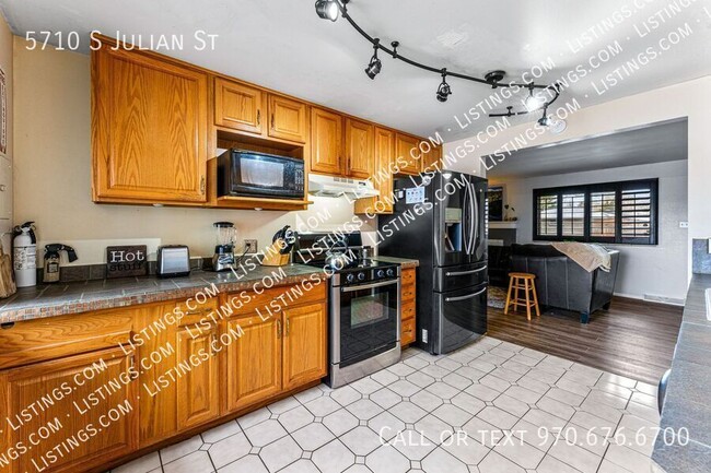 Building Photo - 5710 S Julian St