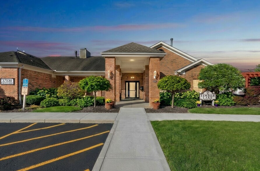 Building Photo - EMERALD EDGE APARTMENTS