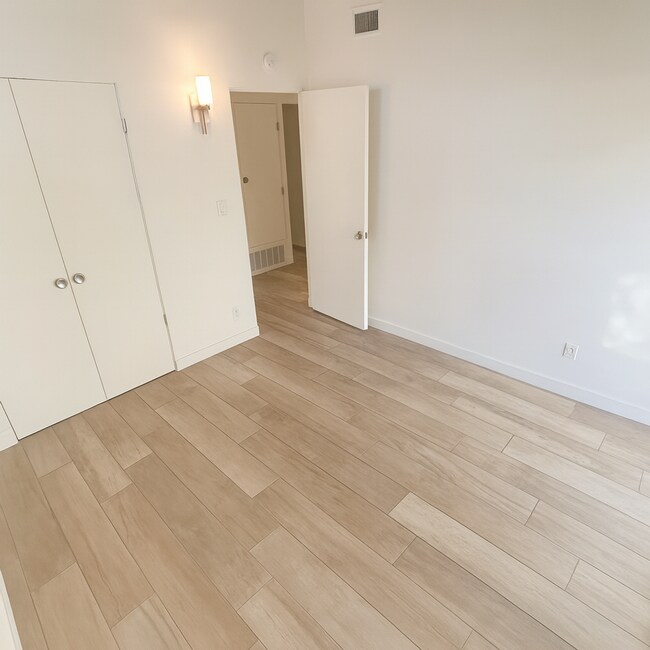 Building Photo - Mid-Century-Inspired 3-Bed / 2-Bath Home — Clean Lines, Modern Upgrades & Quiet Living