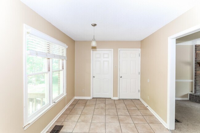 Building Photo - 102 Country Pl