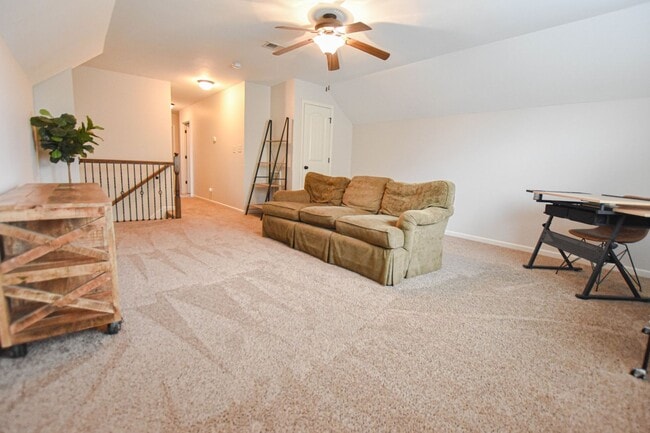 Building Photo - Pet Friendly Three Bedroom with Bonus!