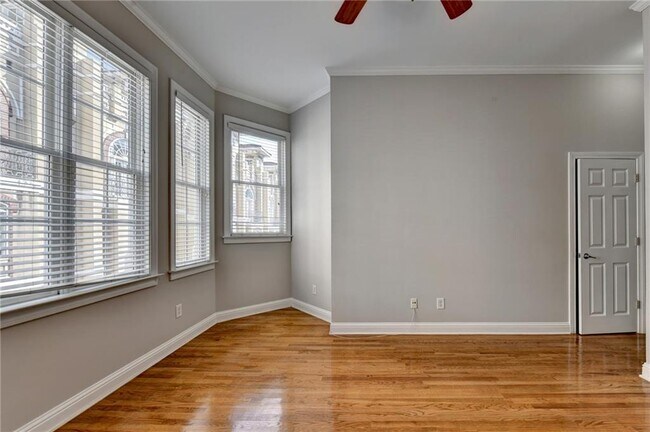 Building Photo - 813 Clifton Heights Ln NE