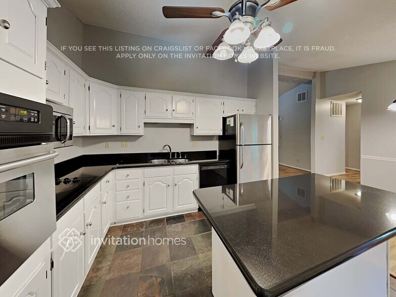Building Photo - 400 N Sharon Amity Rd