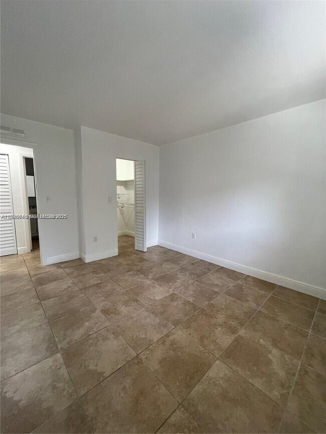 Building Photo - 8607 SW 68th Ct