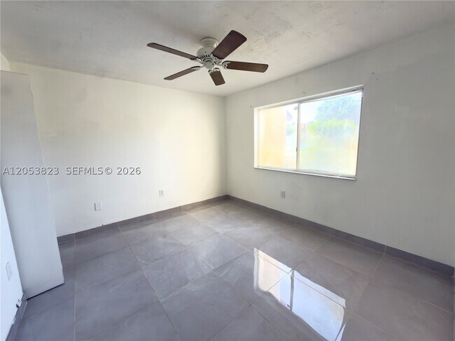 Building Photo - 14010 NE 3rd Ct