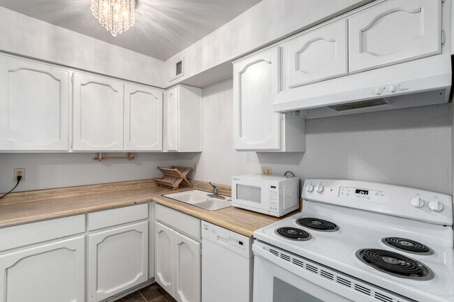 Building Photo - Prime Tempe Location – Minutes from ASU!