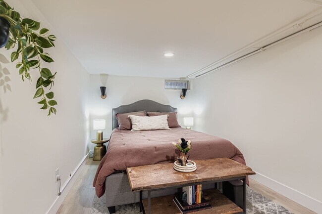 Building Photo - Charming 4-Bedroom Denver Home in West Hig...