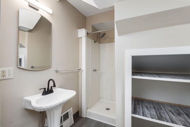 Building Photo - 636 S 25th St