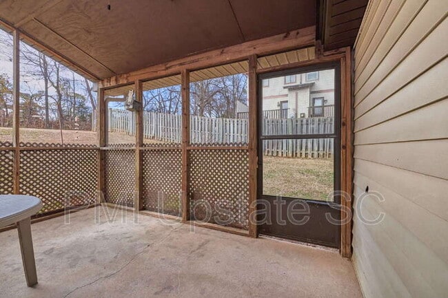 Building Photo - 100 Buttercup Way