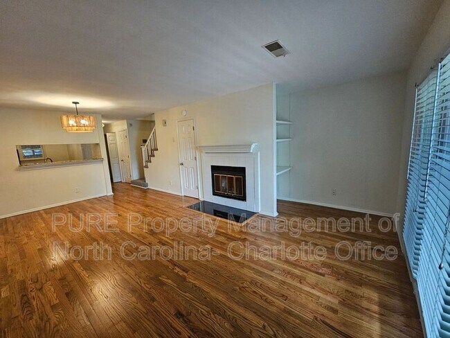 Building Photo - 333 Circle Ave