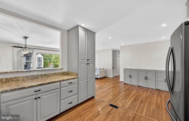 Building Photo - 1109 Hillcrest Dr SW