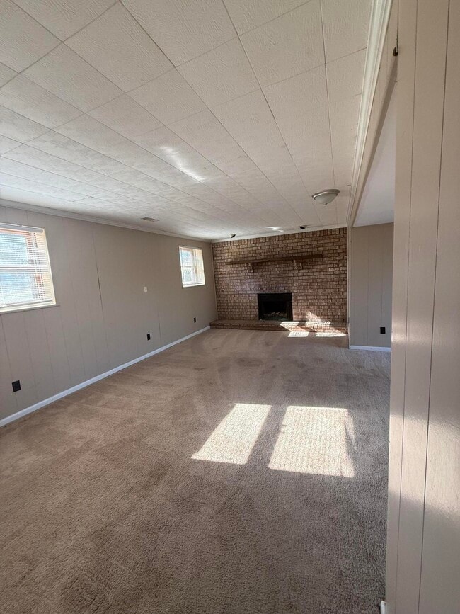 Building Photo - 388 S Eagle Creek Dr