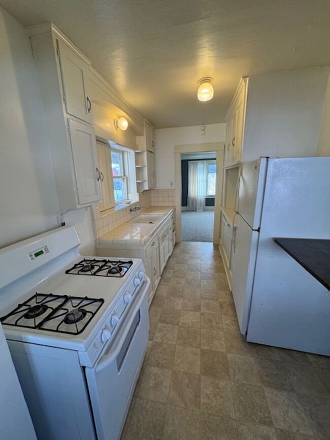 Building Photo - 3811 E 10th St