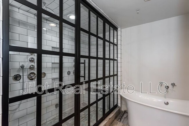 Building Photo - 3180 Mathieson Dr NE