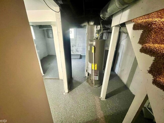 Building Photo - 13 E Glenwood Ave